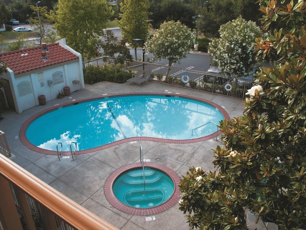 La Quinta By Wyndham Thousand Oaks-Newbury Park Exterior photo